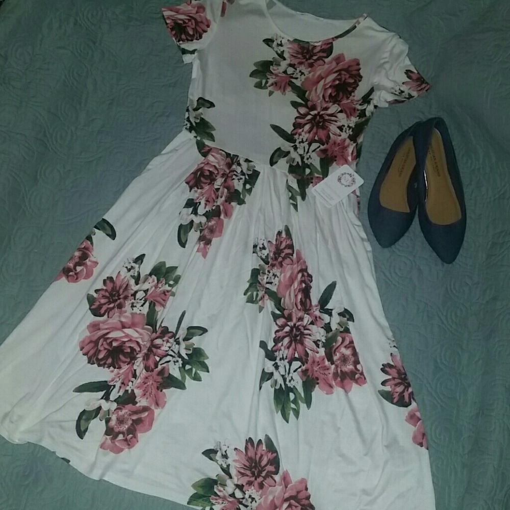 Floral dress with pockets